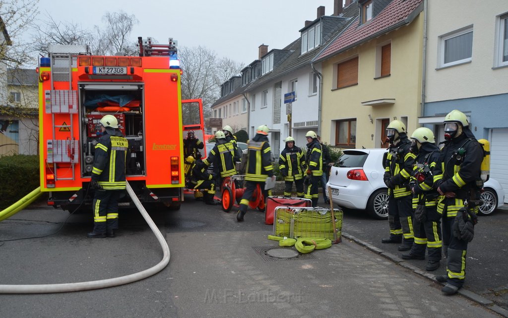 Feuer 2 Dach Koeln Brueck Diesterweg P03.JPG - Miklos Laubert